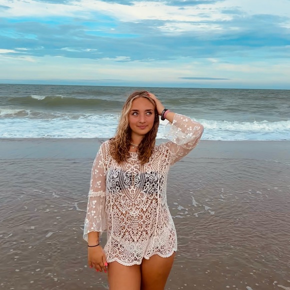 Meet your Posher, Addison - Picture 3 of 5